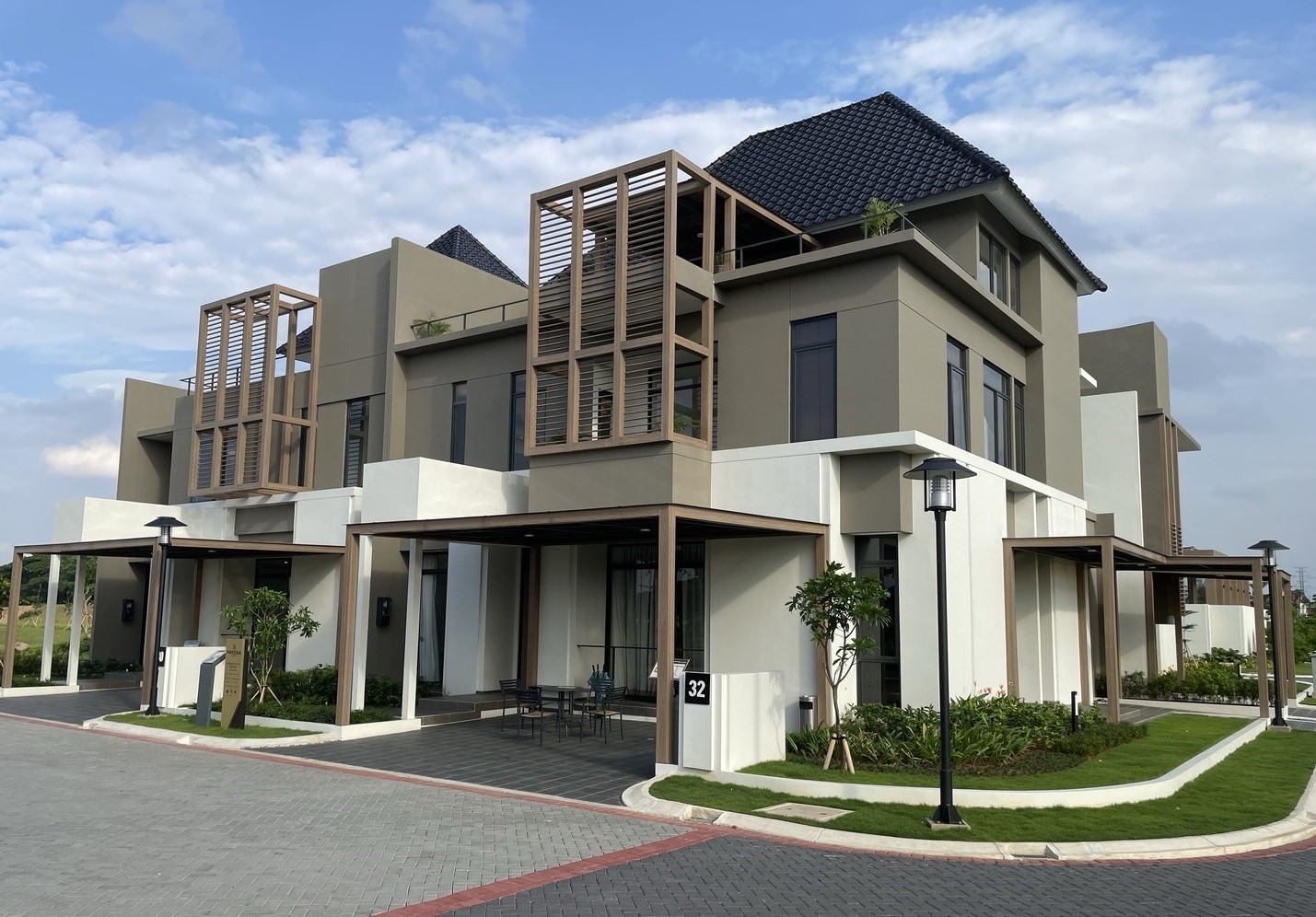 HAVENA LAKES SUMMARECON SERPONG